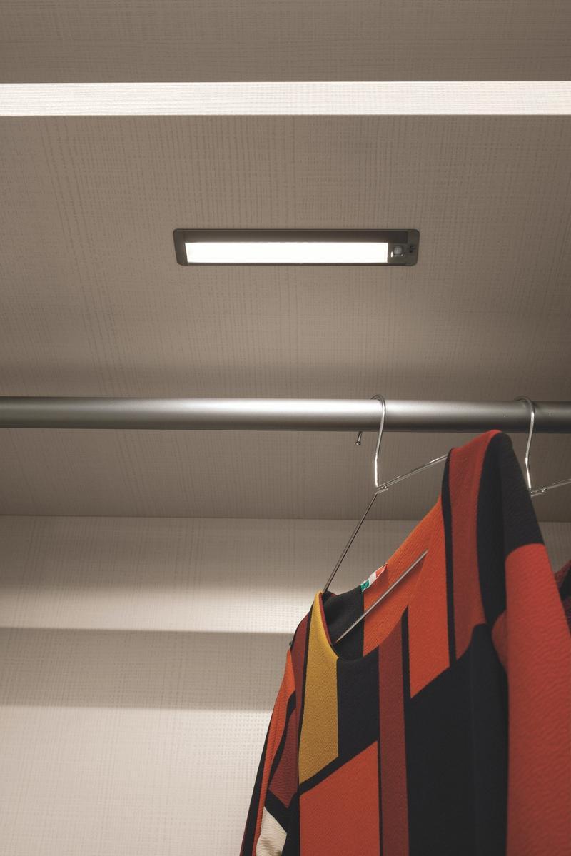 Sectional wooden walk-in wardrobe | Logica by Tomasella