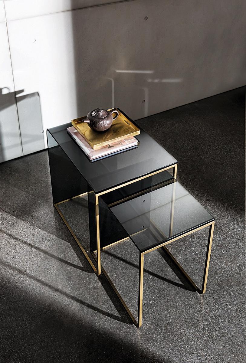 Stackable glass coffee table | Nido by Sovet