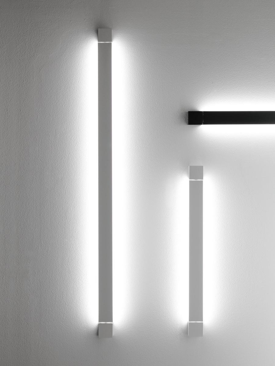 Indirect light aluminium wall light | Pivot by Fabbian