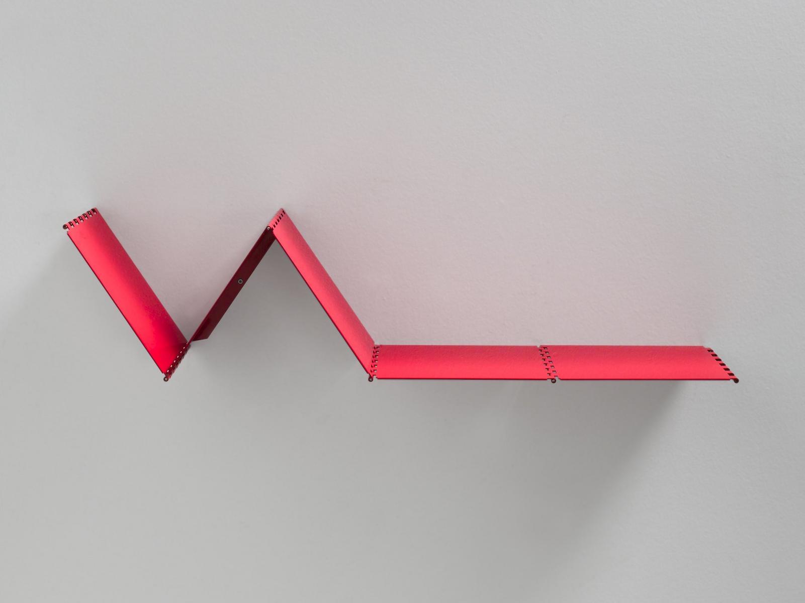 Wall-mounted modular iron bookcase | 349 by Zava