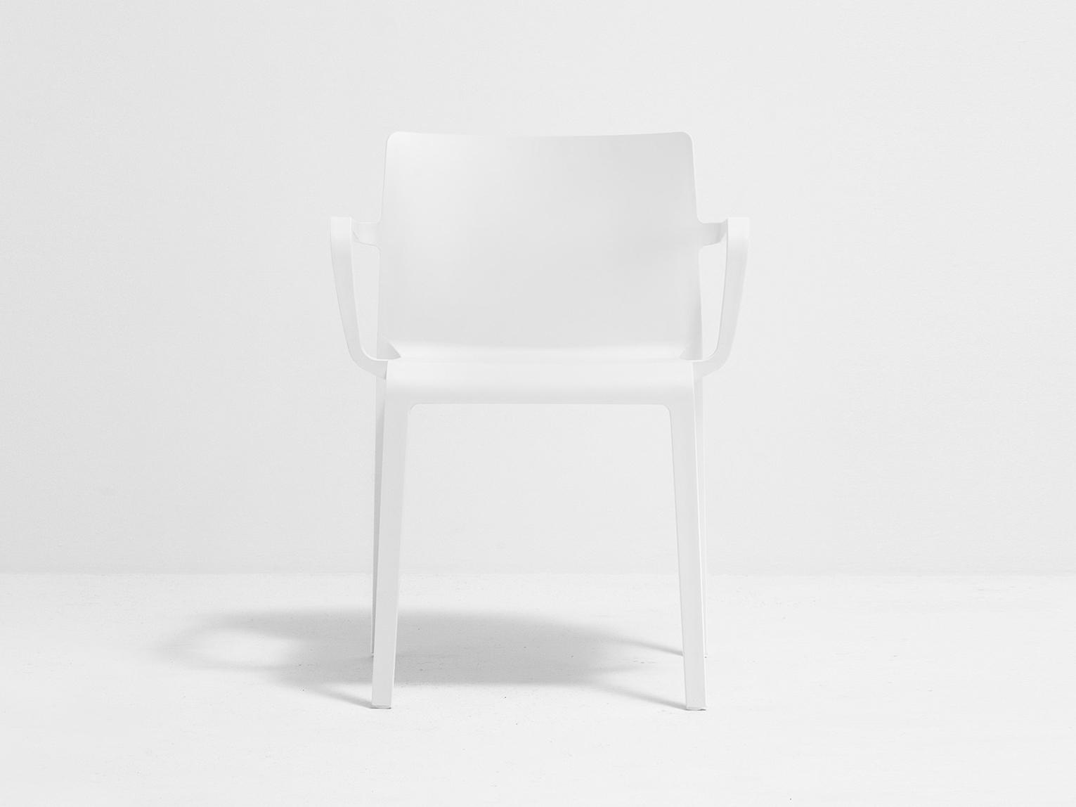 Polypropylene chair with armrests | Volt 675 by Pedrali