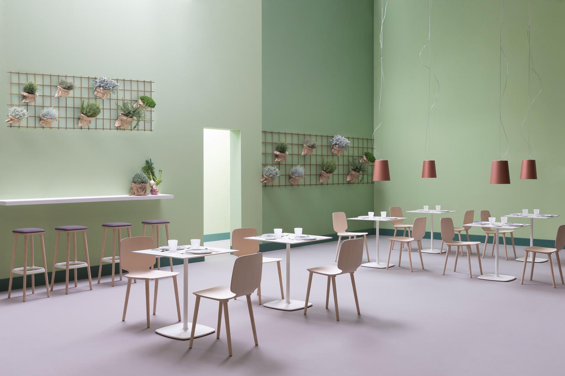 Round table | Stylus 5400 by Pedrali