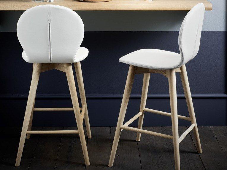 High Eco-leather stool with back | Nina by Altacorte