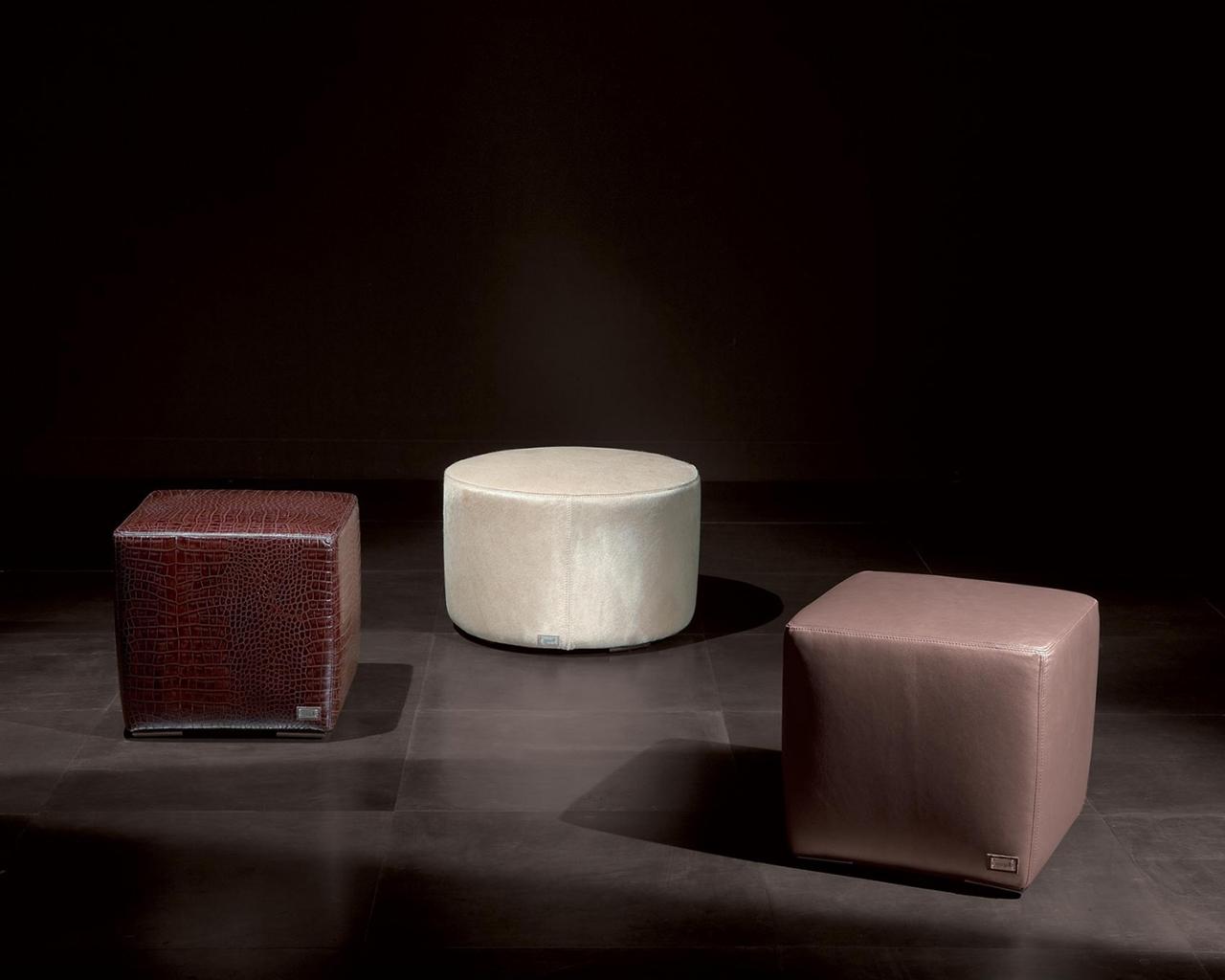 Leather pouf in a luxury style | Form by Rugiano