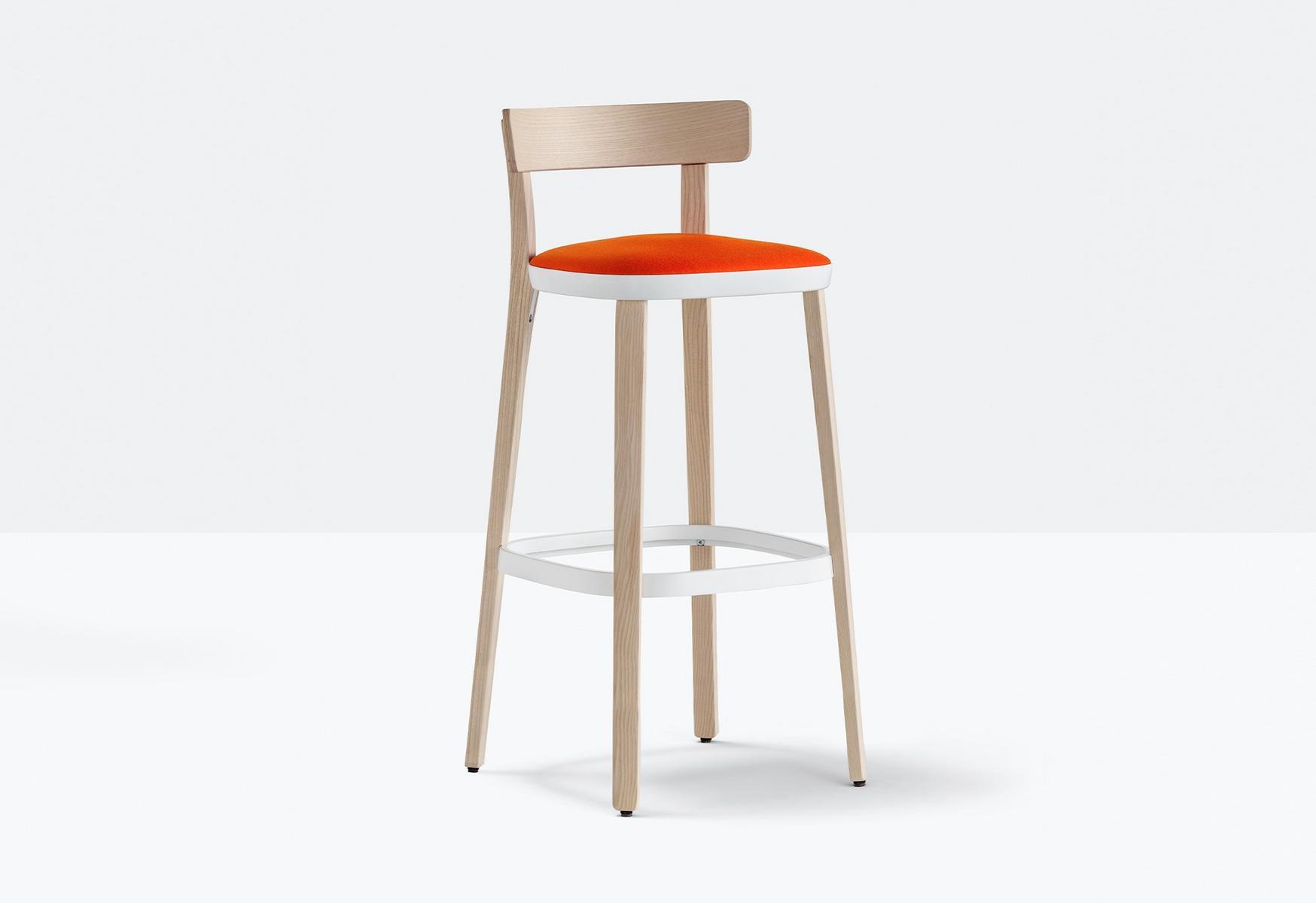 High ash stool with integrated cushion | Folk 2946 by Pedrali
