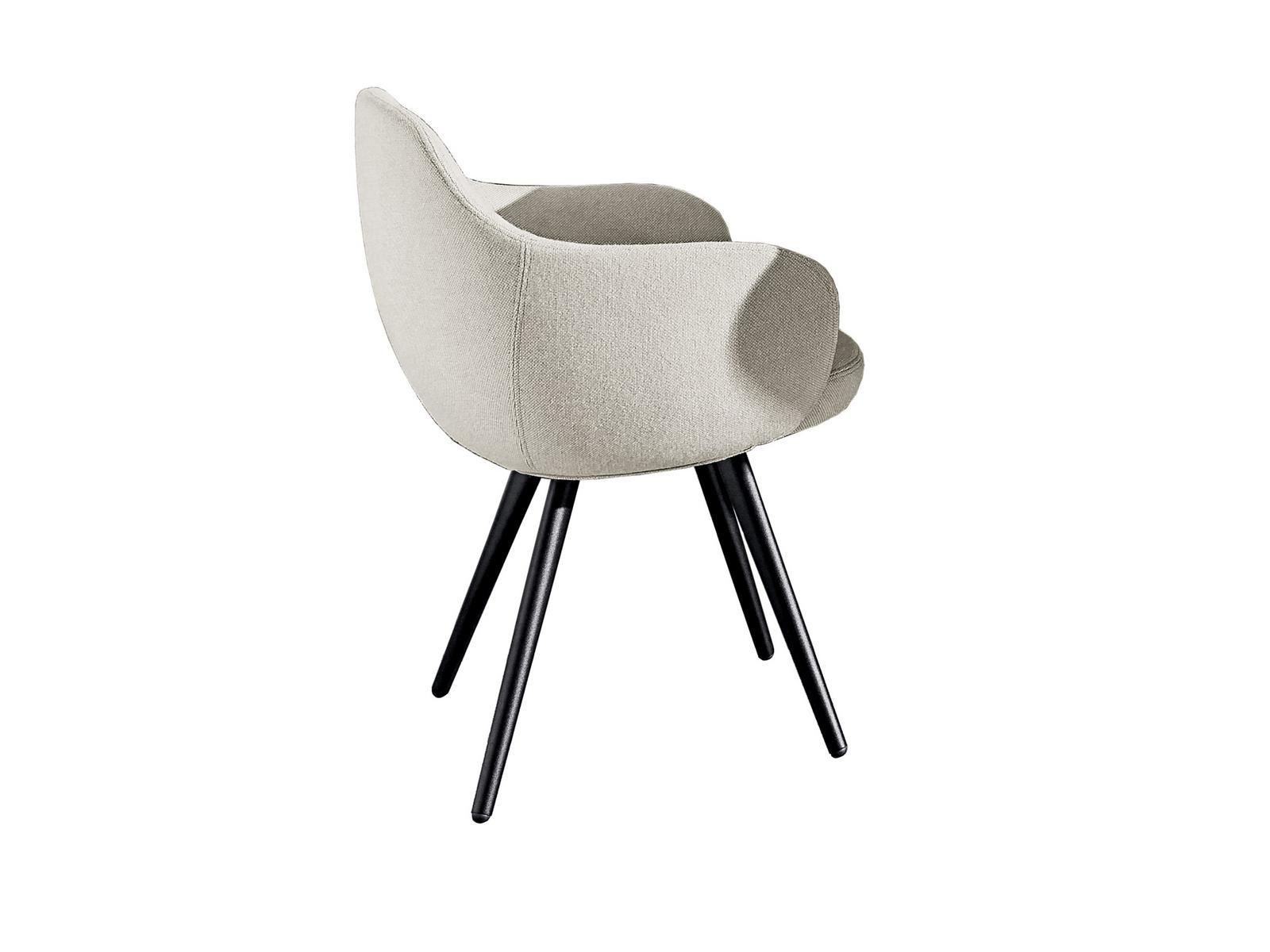 Upholstered fabric chair with armrests | Cadira by Sovet