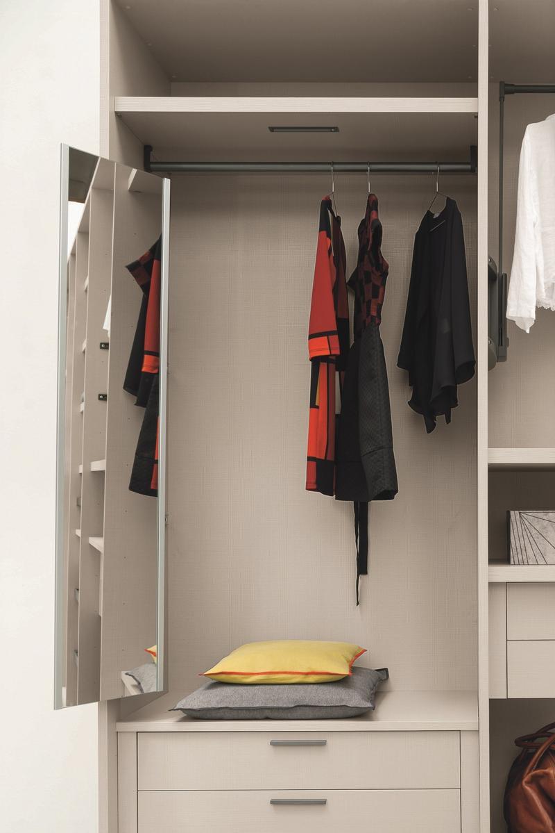 Sectional wooden walk-in wardrobe | Logica by Tomasella