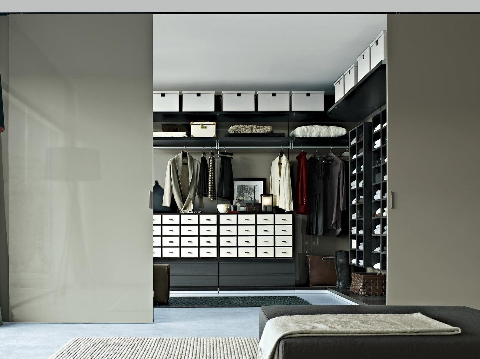 Sectional walk-in wardrobe | Ubik by Poliform