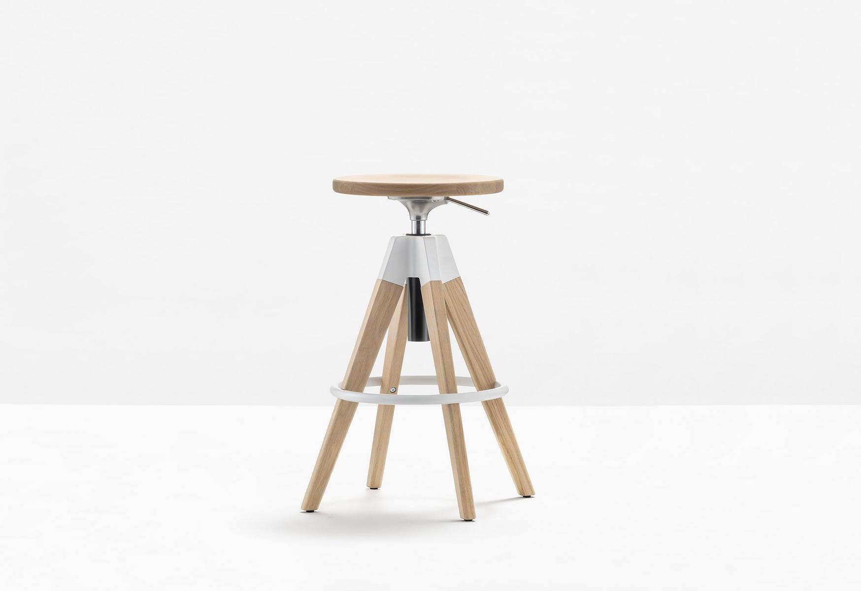 Swivel oak stool with gas lift | Arki-stool Arkw6 by Pedrali