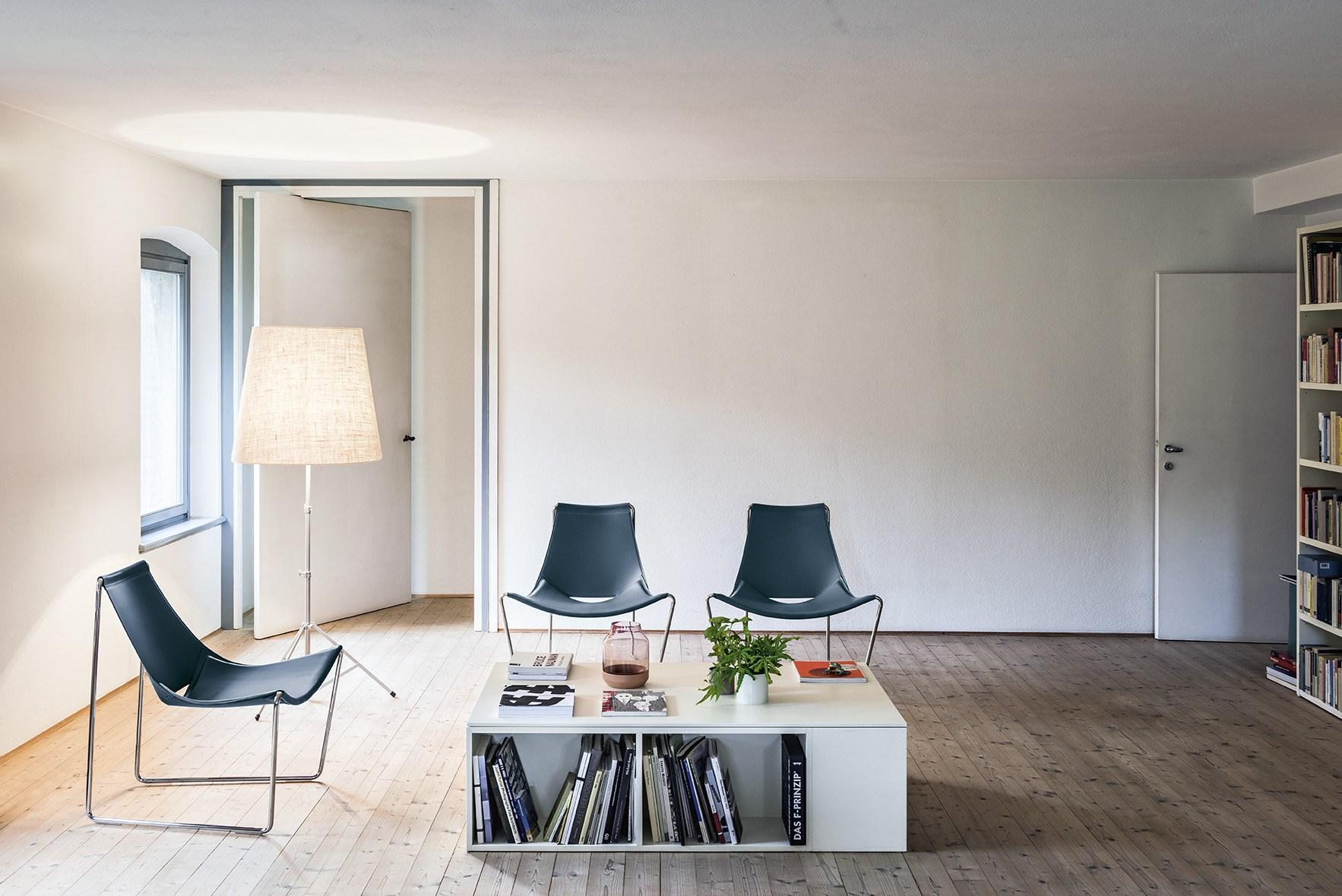 Sled base tanned leather easy chair | Apelle At by Midj