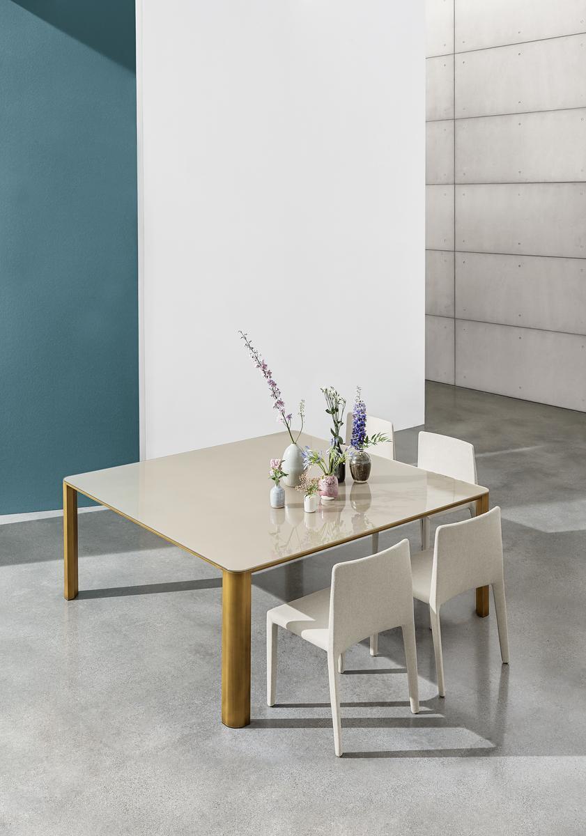 Square glass table | Kodo by Sovet