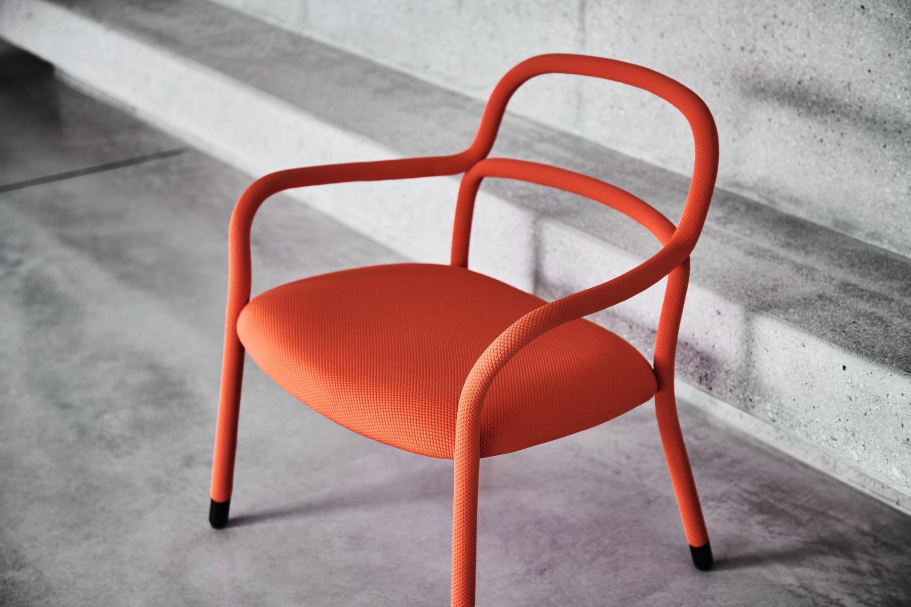 Fabric easy chair with armrests | Pippi Ap by Midj