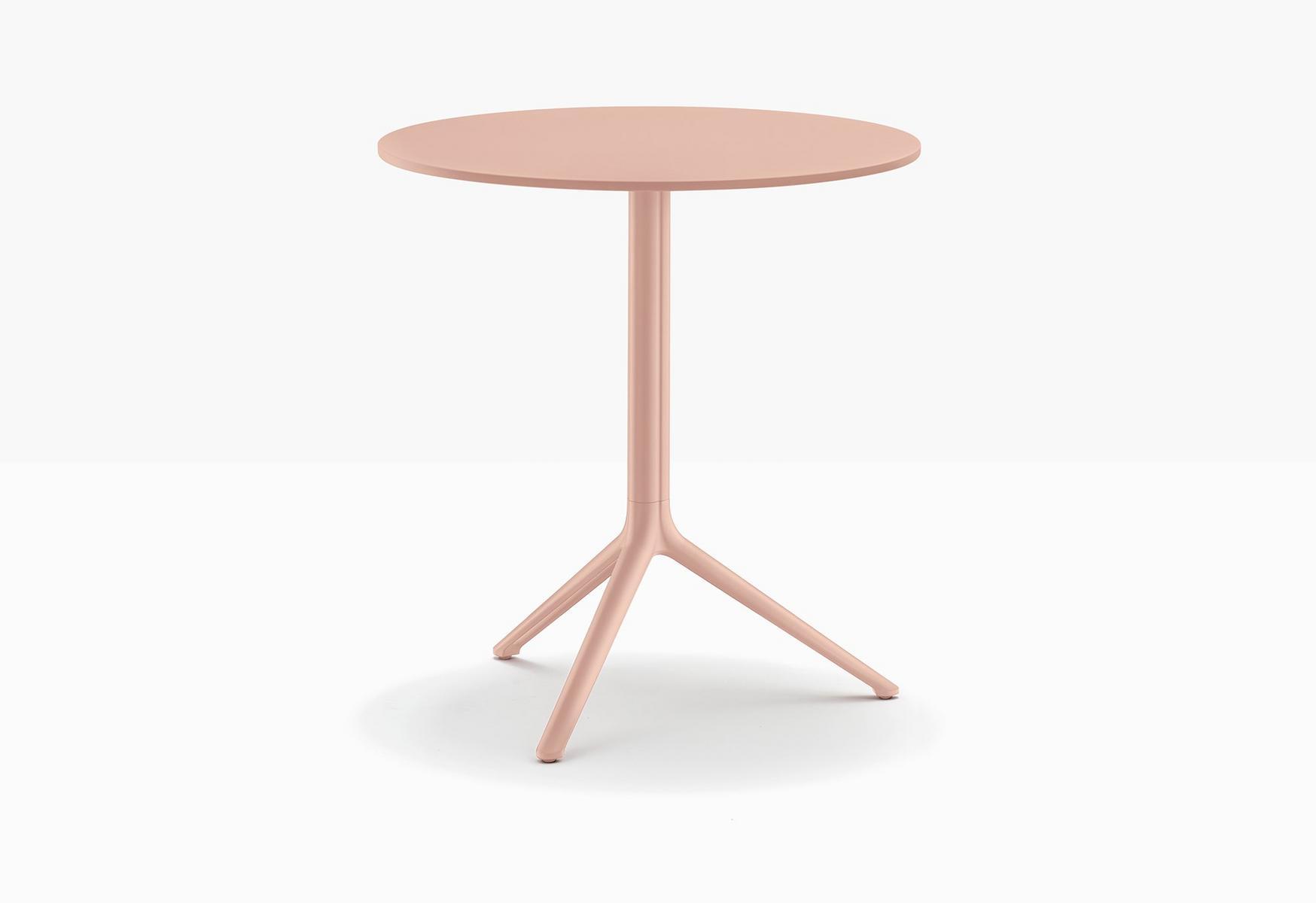 Round aluminium table with 4-star base | Elliot 5470 by Pedrali