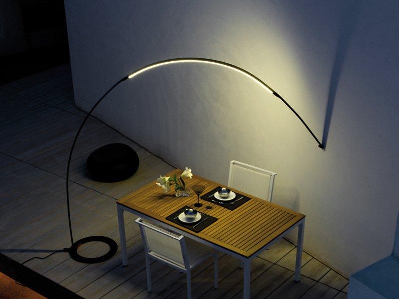 LED Outdoor arc lamp | Halley by Vibia