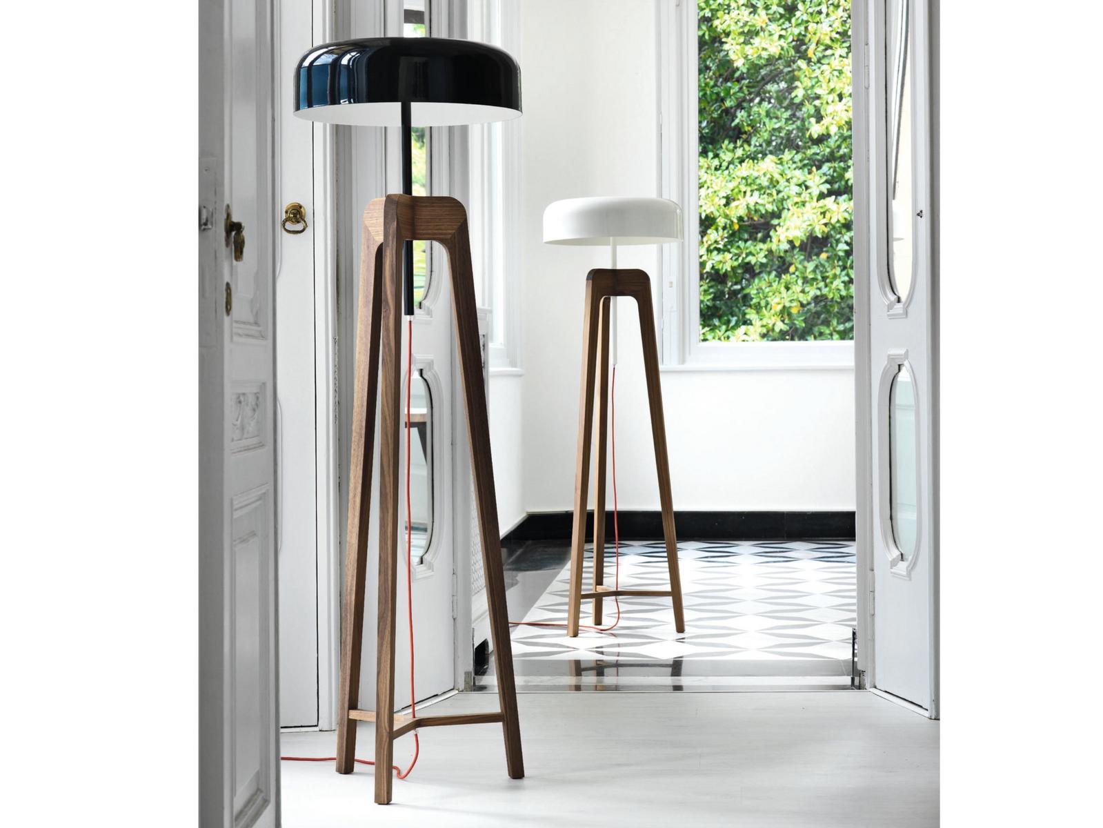 Walnut floor lamp | Pileo by Porada