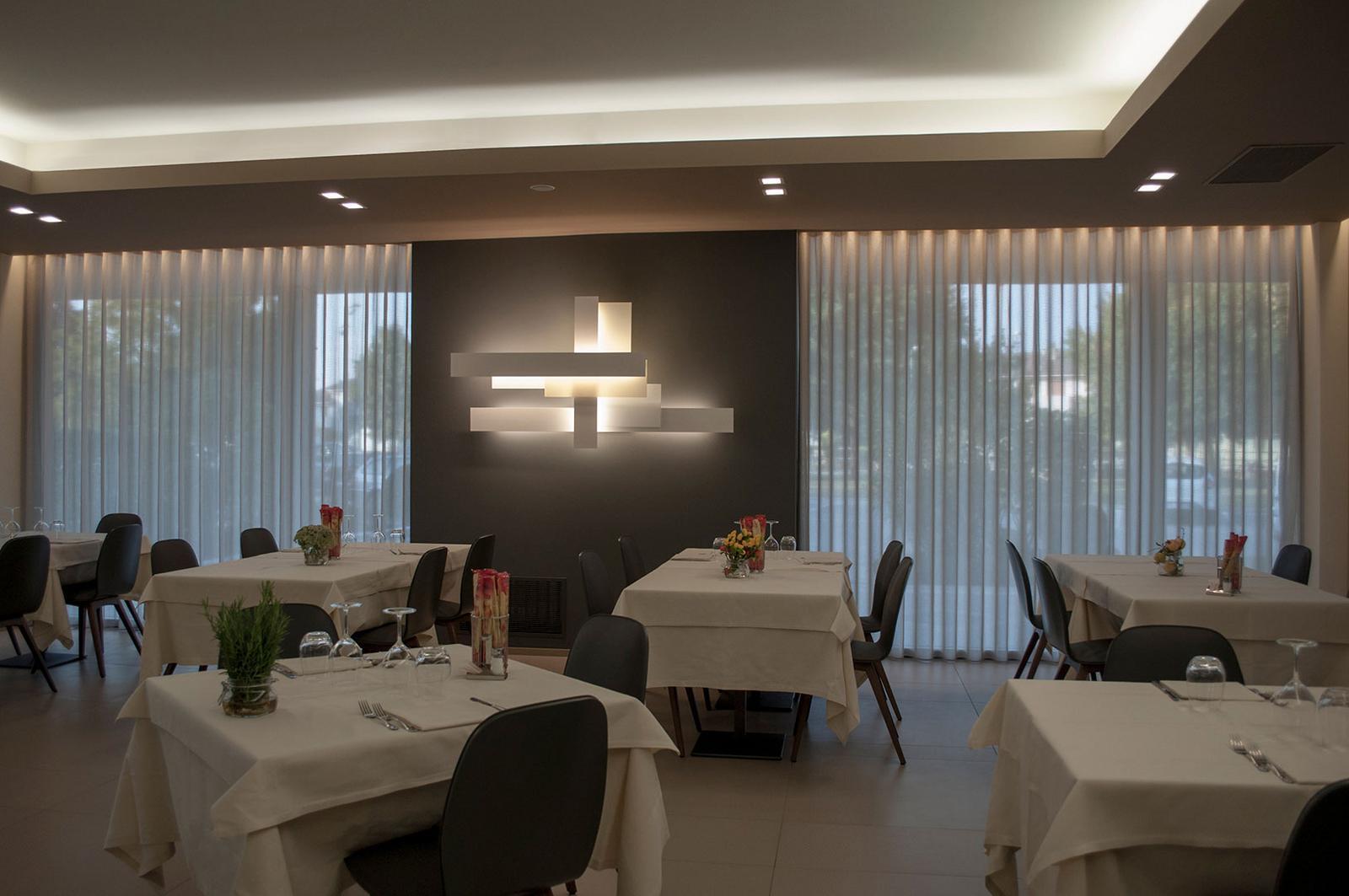 Acrylic wall lamp | Fields by Foscarini