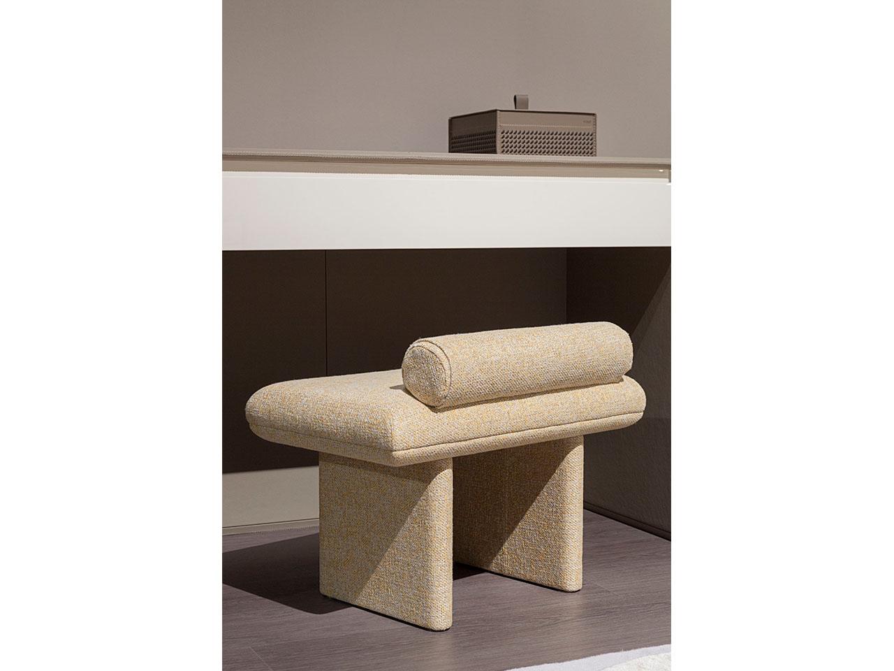 Low upholstered fabric stool | Zero by Turri