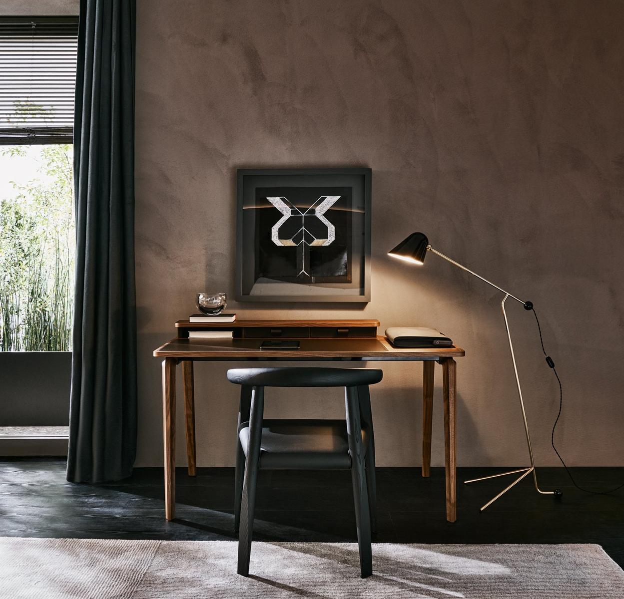 Wooden writing desk with drawers | Note by Molteni