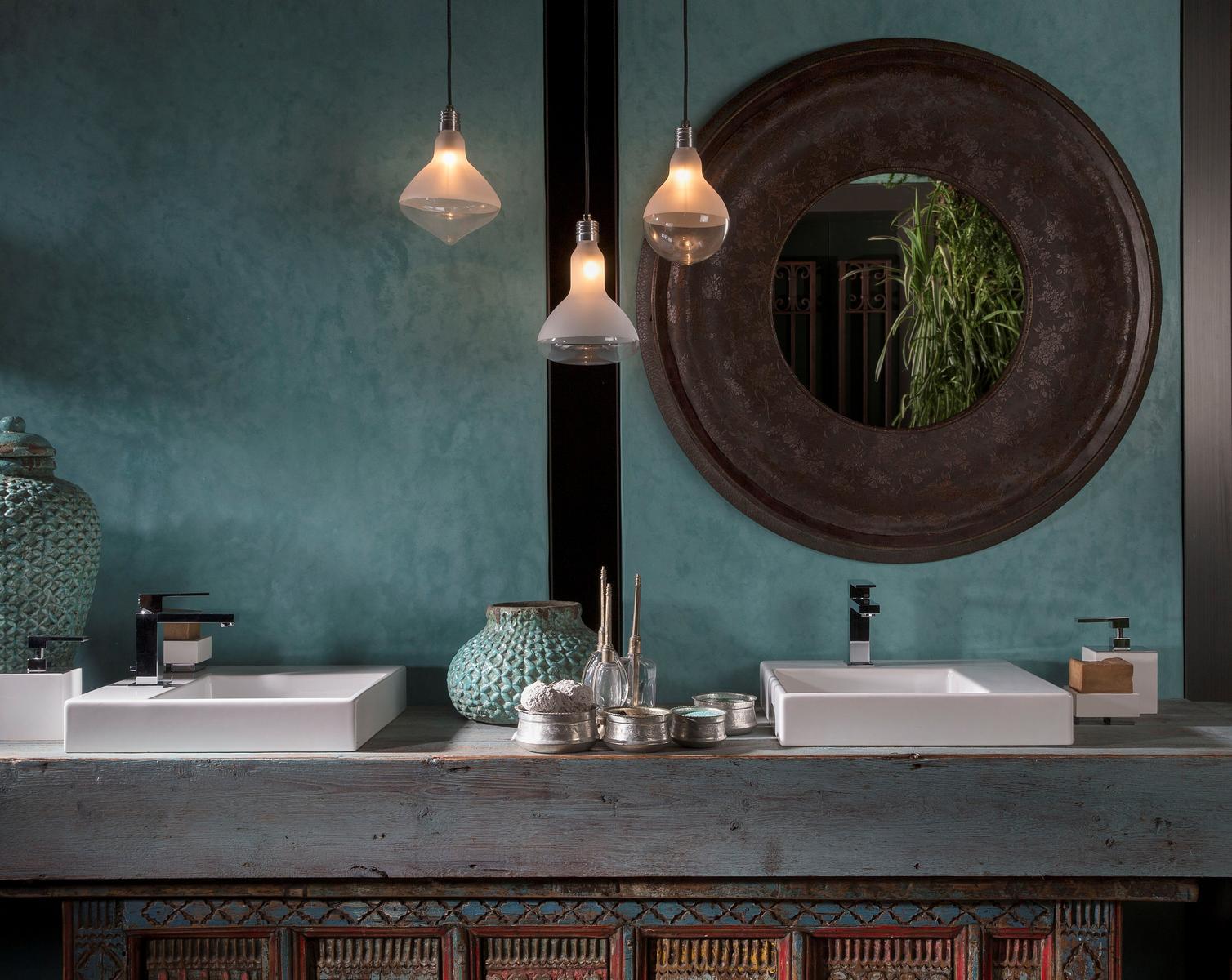 Direct light satin glass pendant lamp | Makeup by Karman