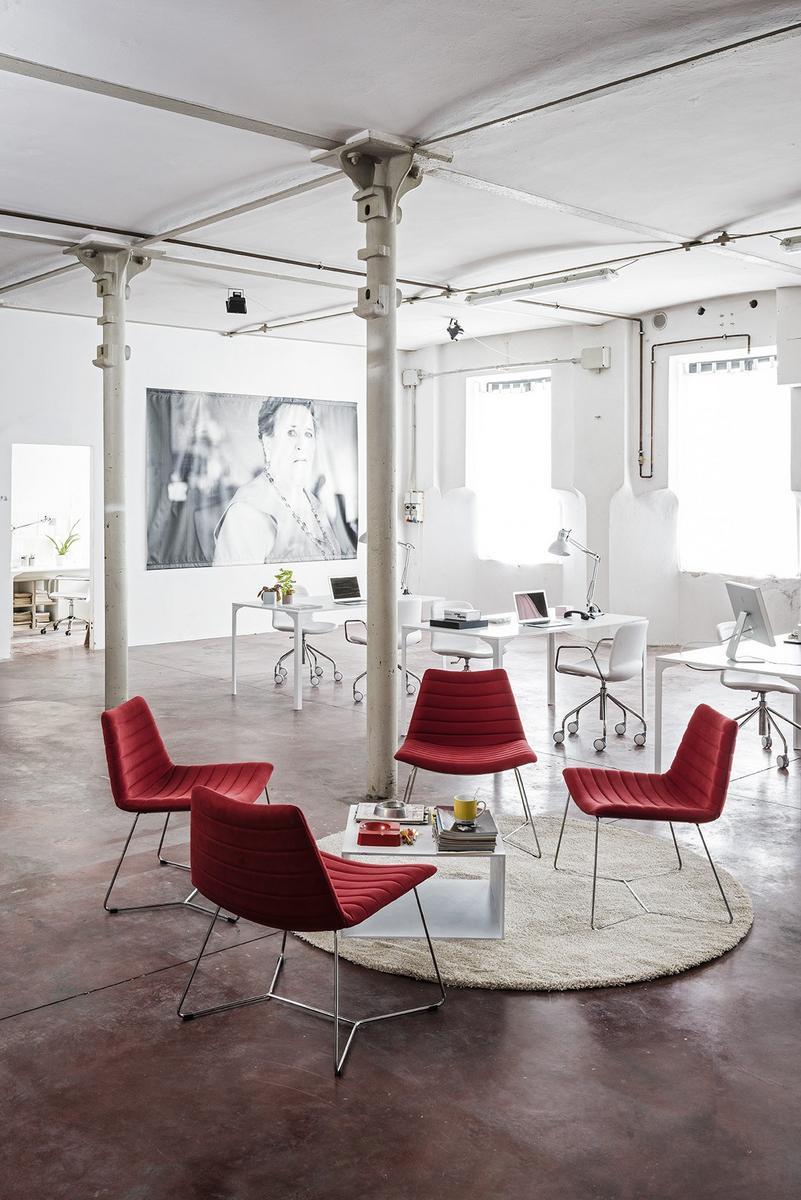 Sled base guest chair | Cover Att T by Midj