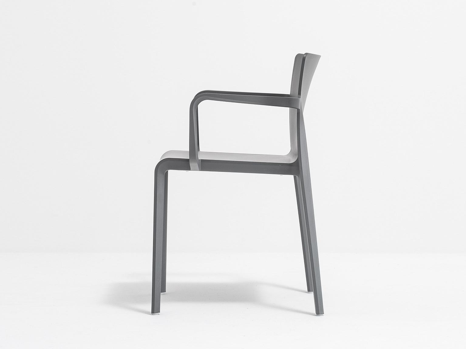 Polypropylene chair with armrests | Volt 675 by Pedrali