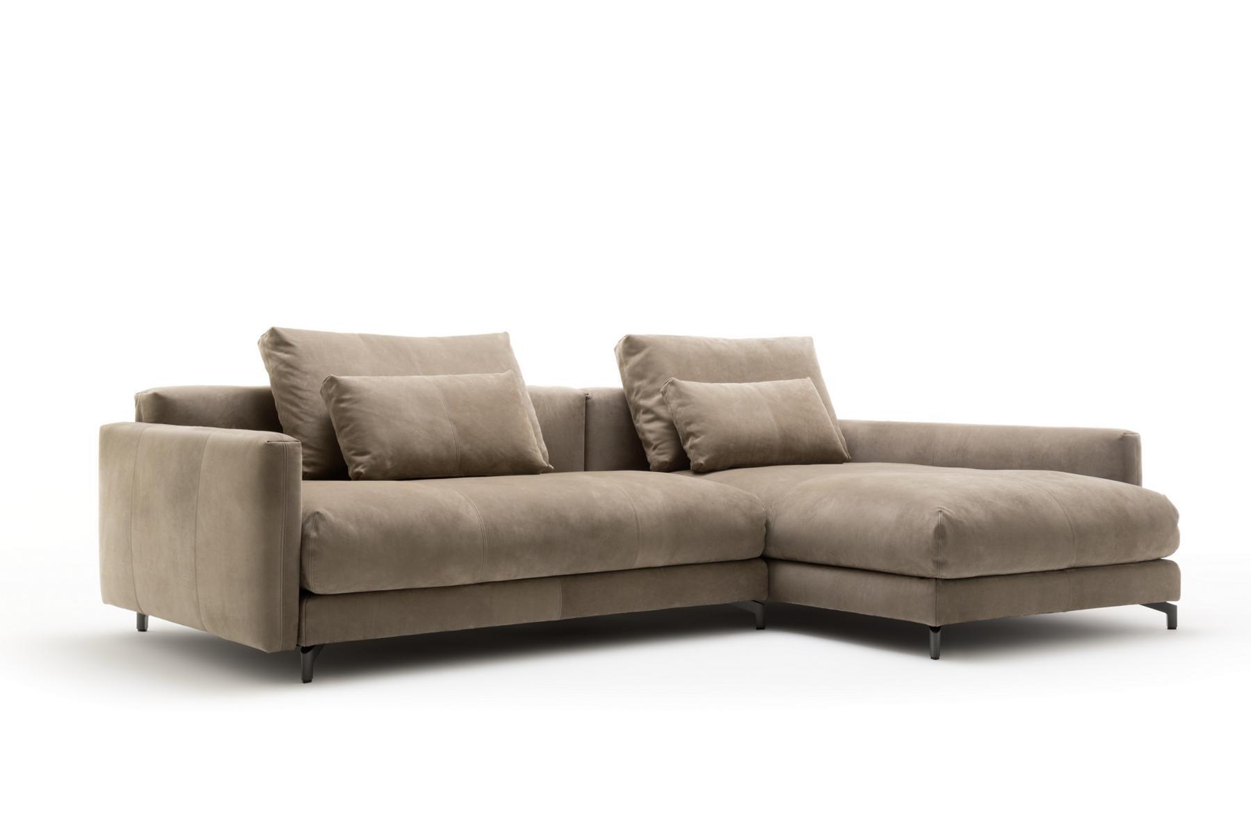 Sectional leather sofa with chaise longue | 007 Nuvola by Rolf Benz