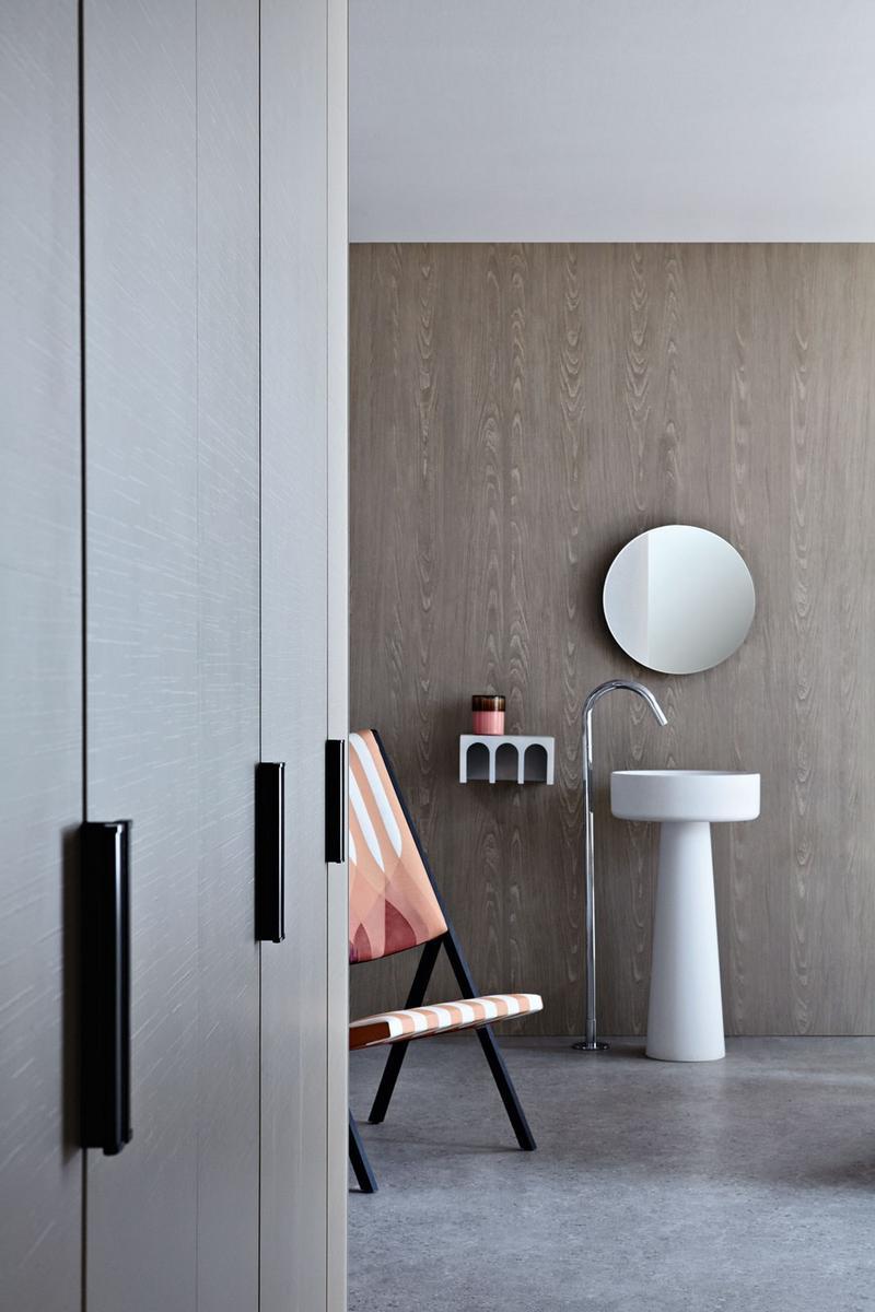 Wooden cabinet door | Gliss Master Grip by Molteni