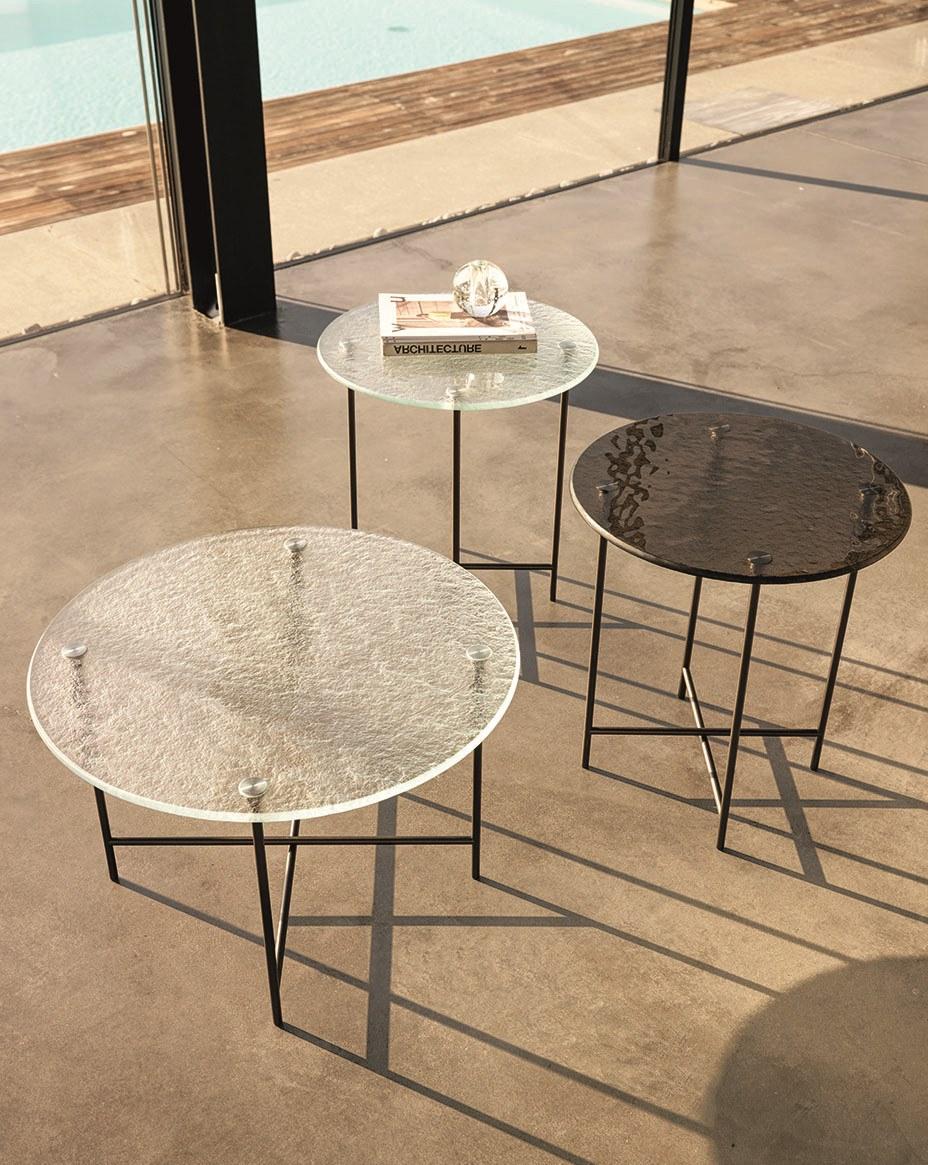 Low round metal coffee table for living room | Nemu by Desiree