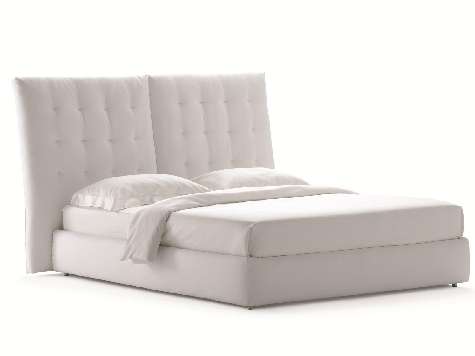 Double bed with high headboard | Angle by Flou