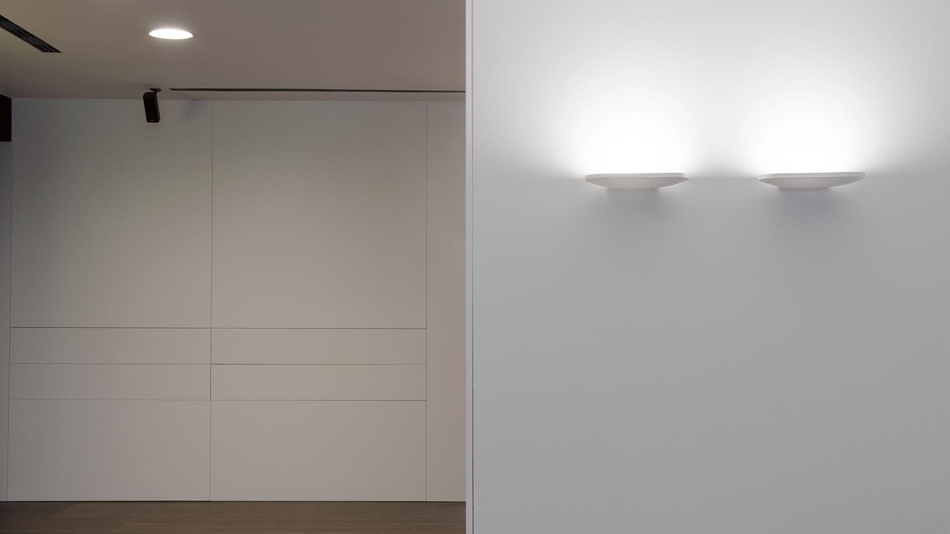 LED indirect light aluminium wall light |  by Arkoslight