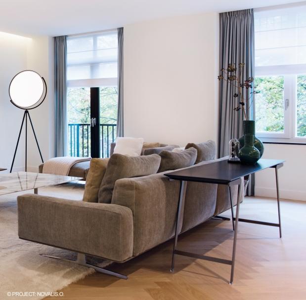 Rectangular solid wood coffee table | Soffio by Flexform