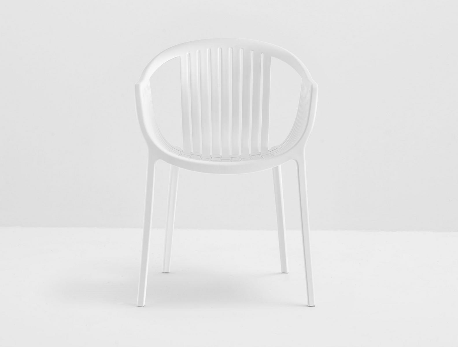 Stackable polypropylene garden chair with armrests | Tatami 306 by Pedrali