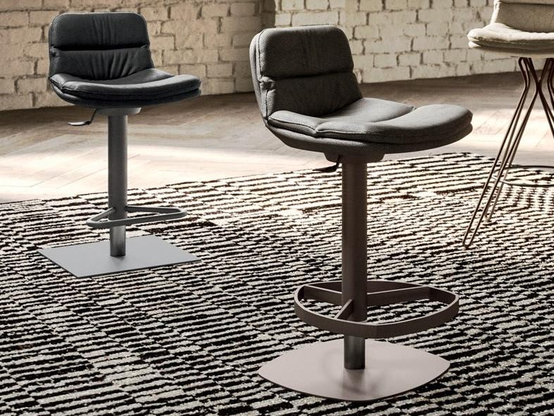 High stool in leather and metal with footrest | Marlon by Ozzio Italia