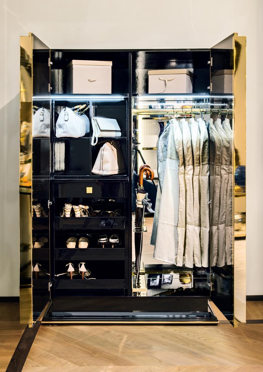 Walnut wardrobe | Concorde by Bruno Zampa