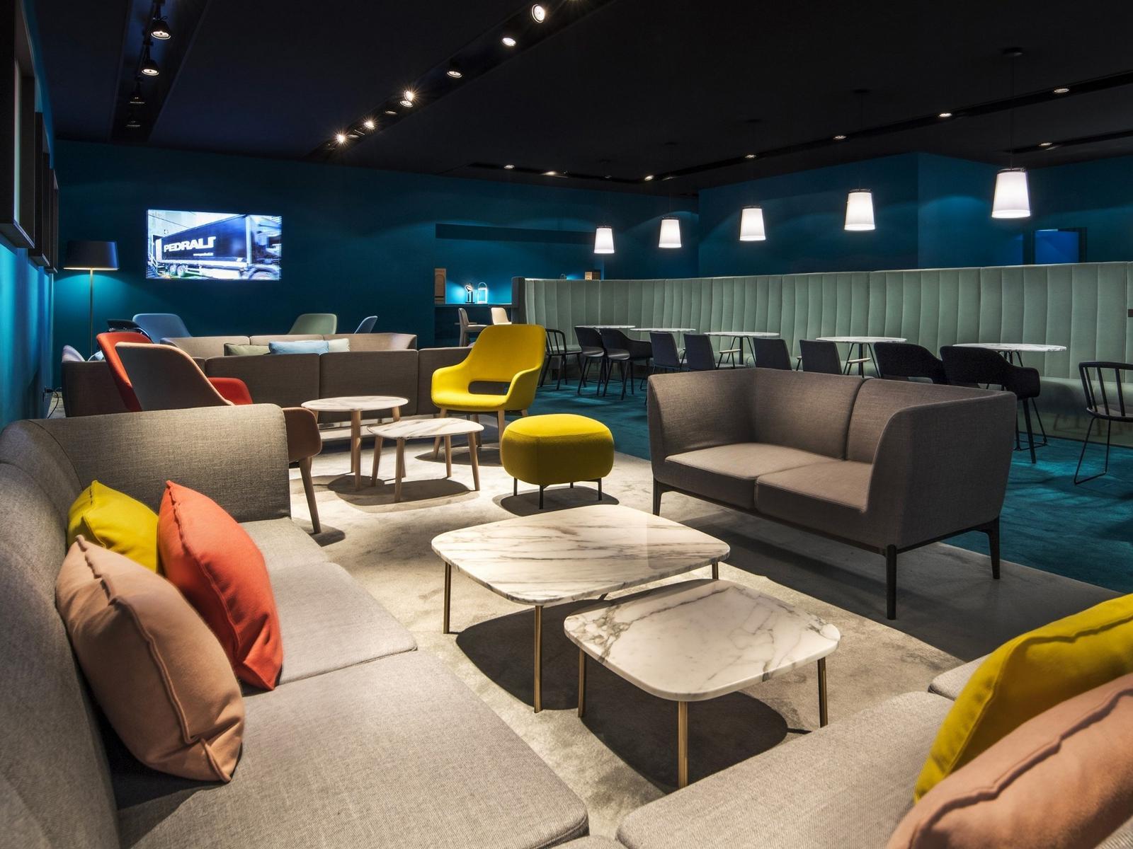 Square marble coffee table | Buddy 59x59 by Pedrali