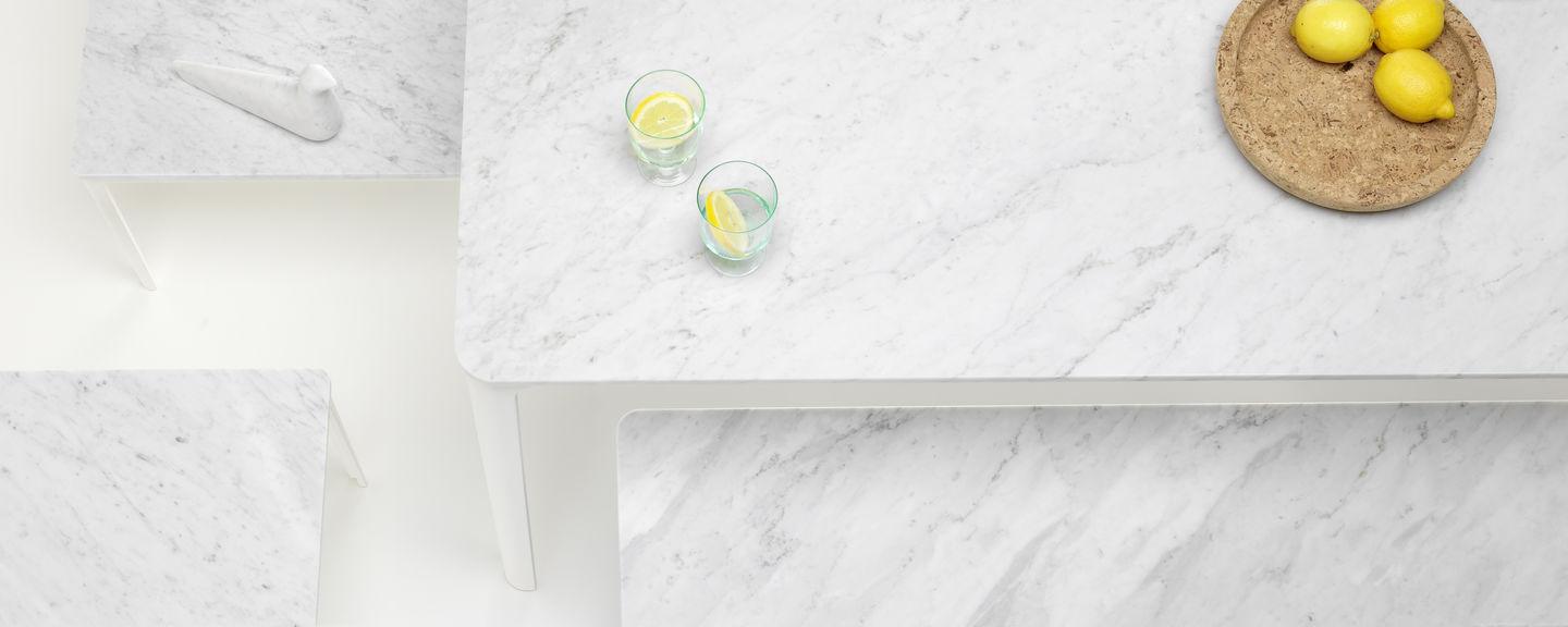 Coffee table with Carrara marble top and steel base | Ltr by Vitra