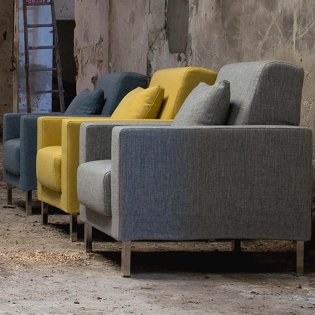 Fabric armchair with armrests | Cucciolo by Domingo salotti