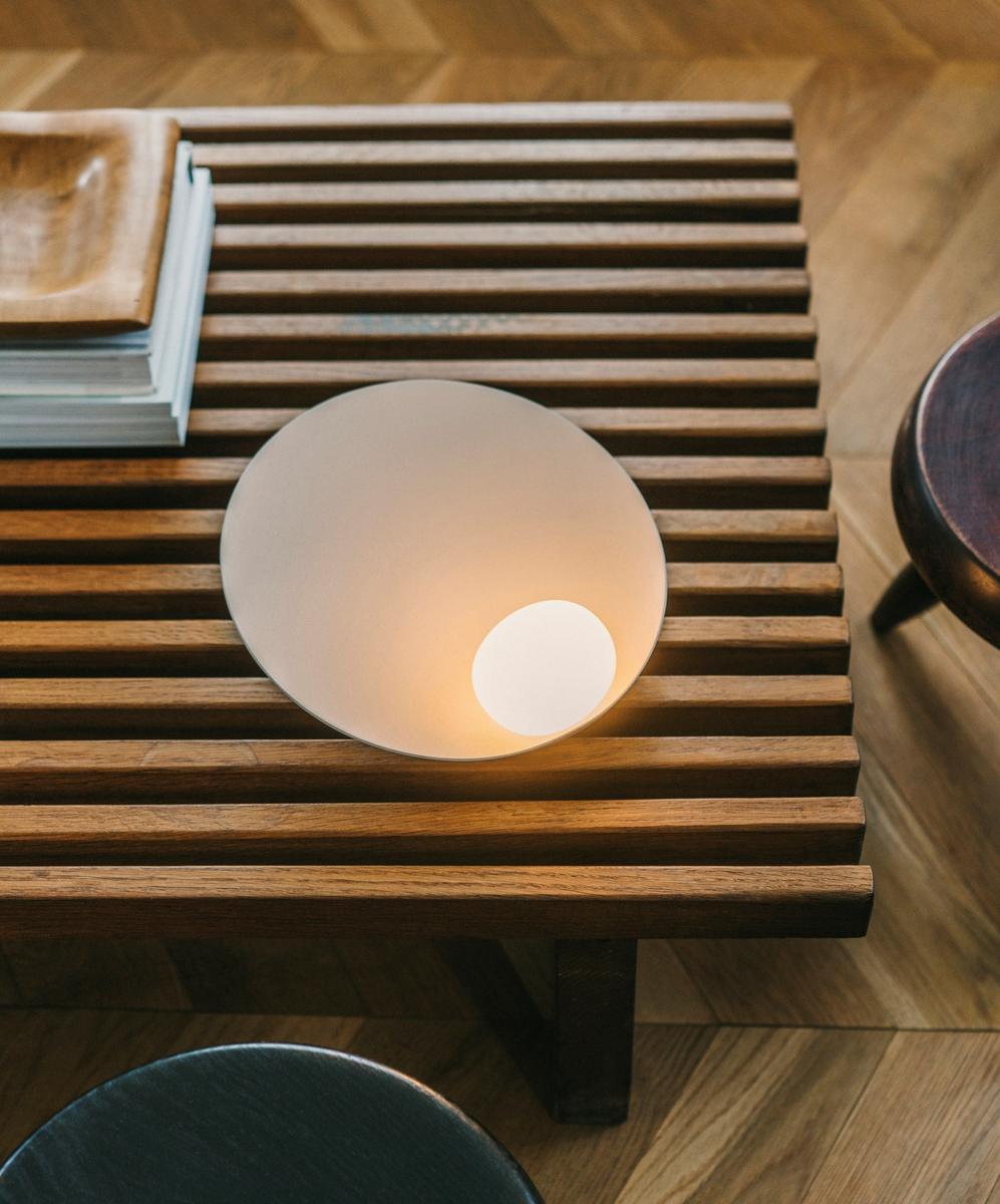 LED blown glass table lamp | Musa by Vibia