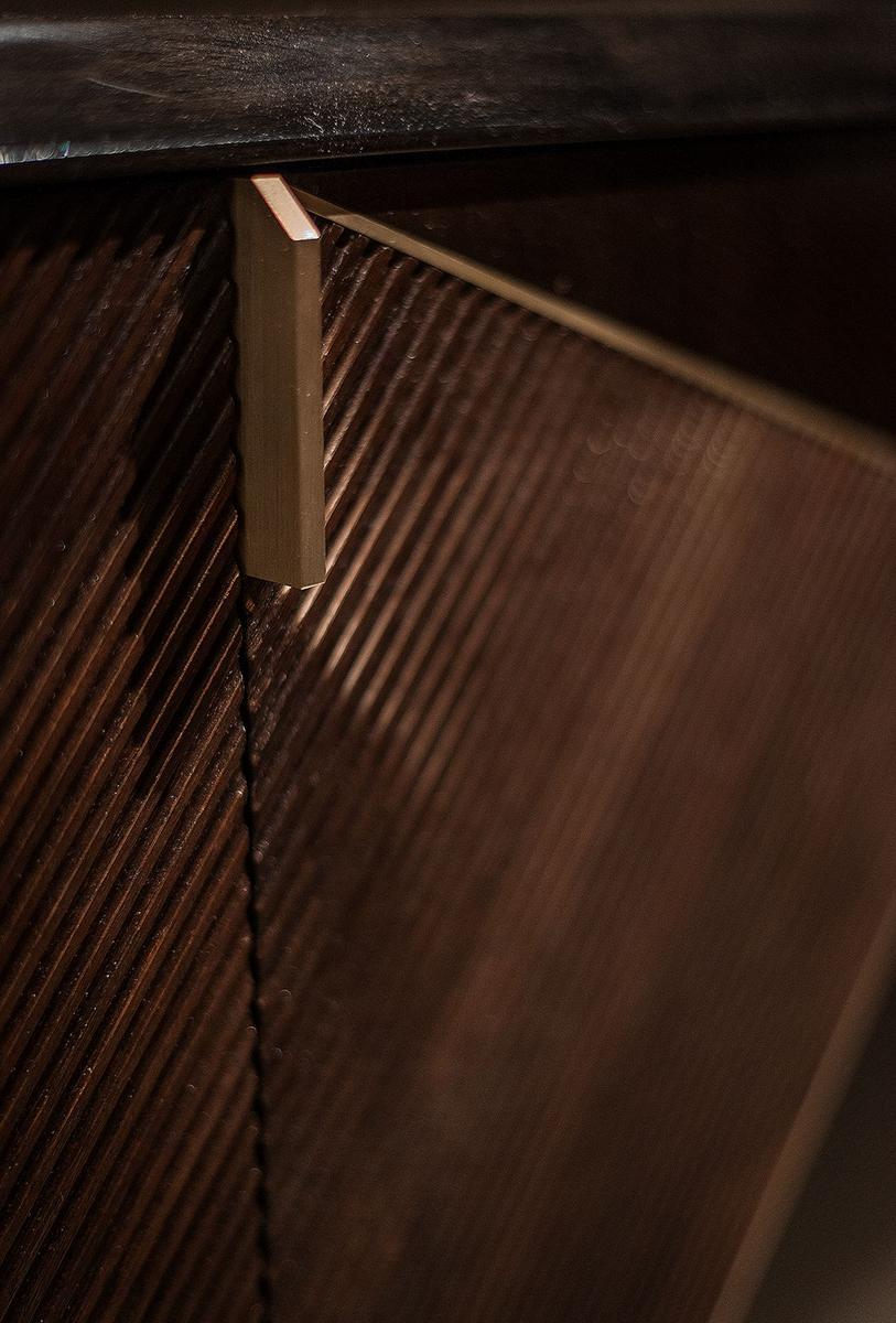 Wooden bar cabinet | Wireframe by Baxter