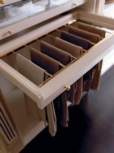 Custom wooden walk-in wardrobe | Romanza by Martini interiors