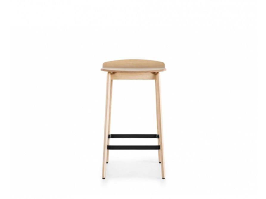 High solid wood stool with footrest | Woody by Molteni