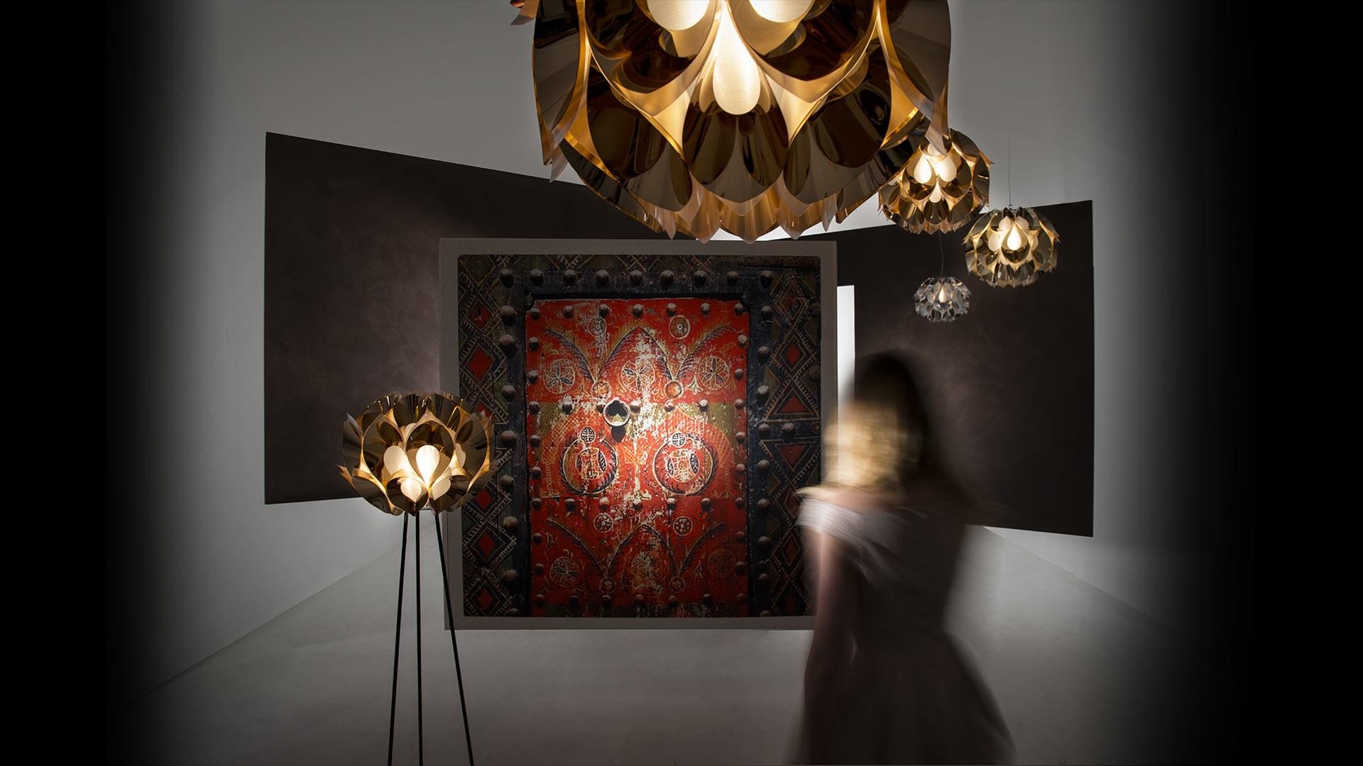 Goldflex® floor lamp | Flora Gold by Slamp