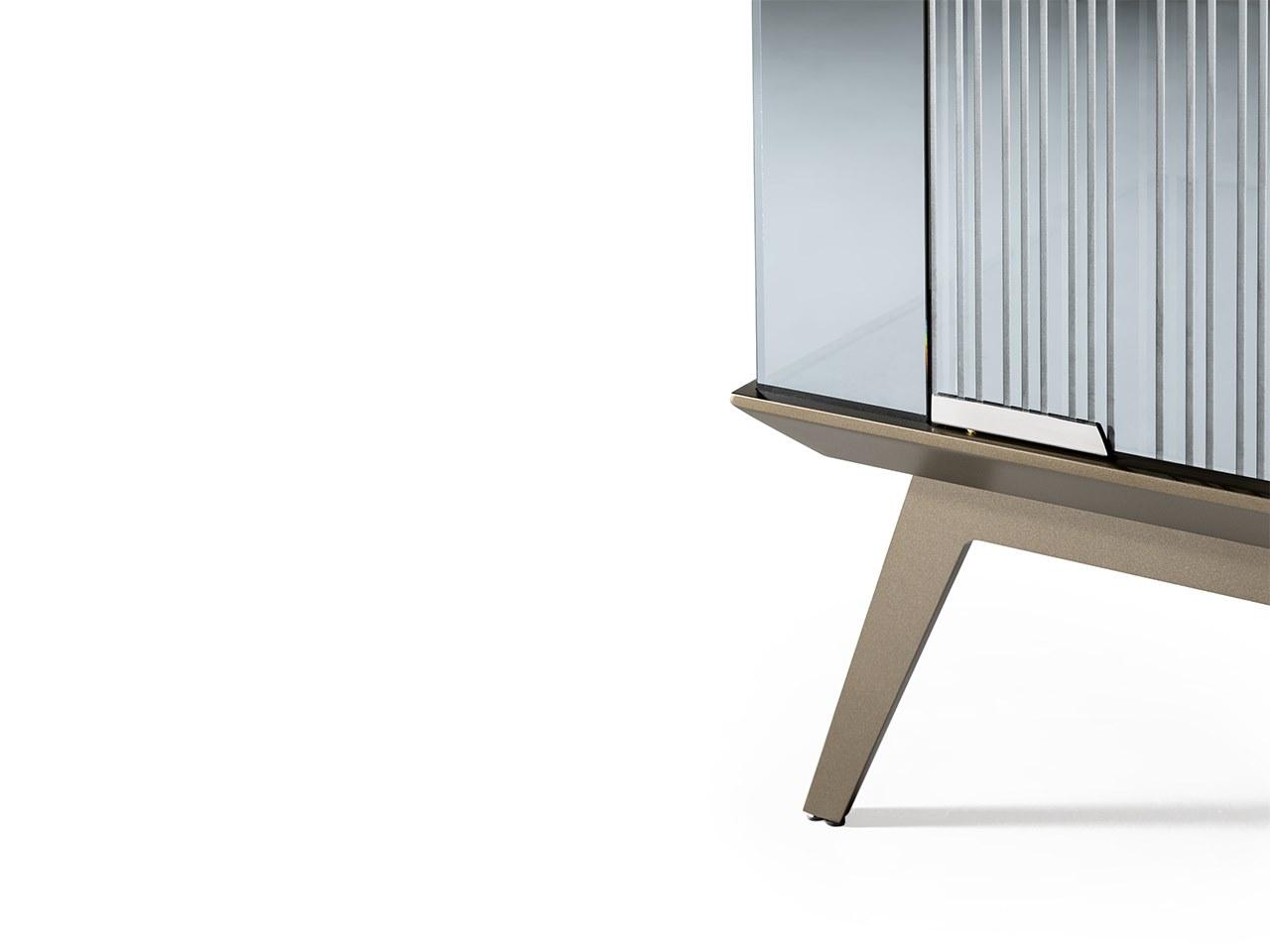 Display cabinet with integrated lighting | London by Reflex