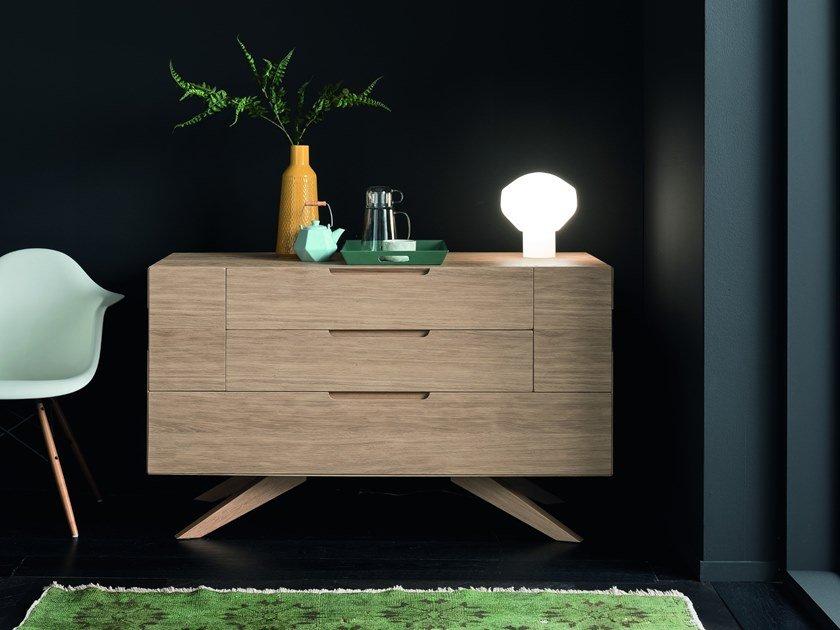 Oak chest of drawers with integrated handles | Geko by Altacorte