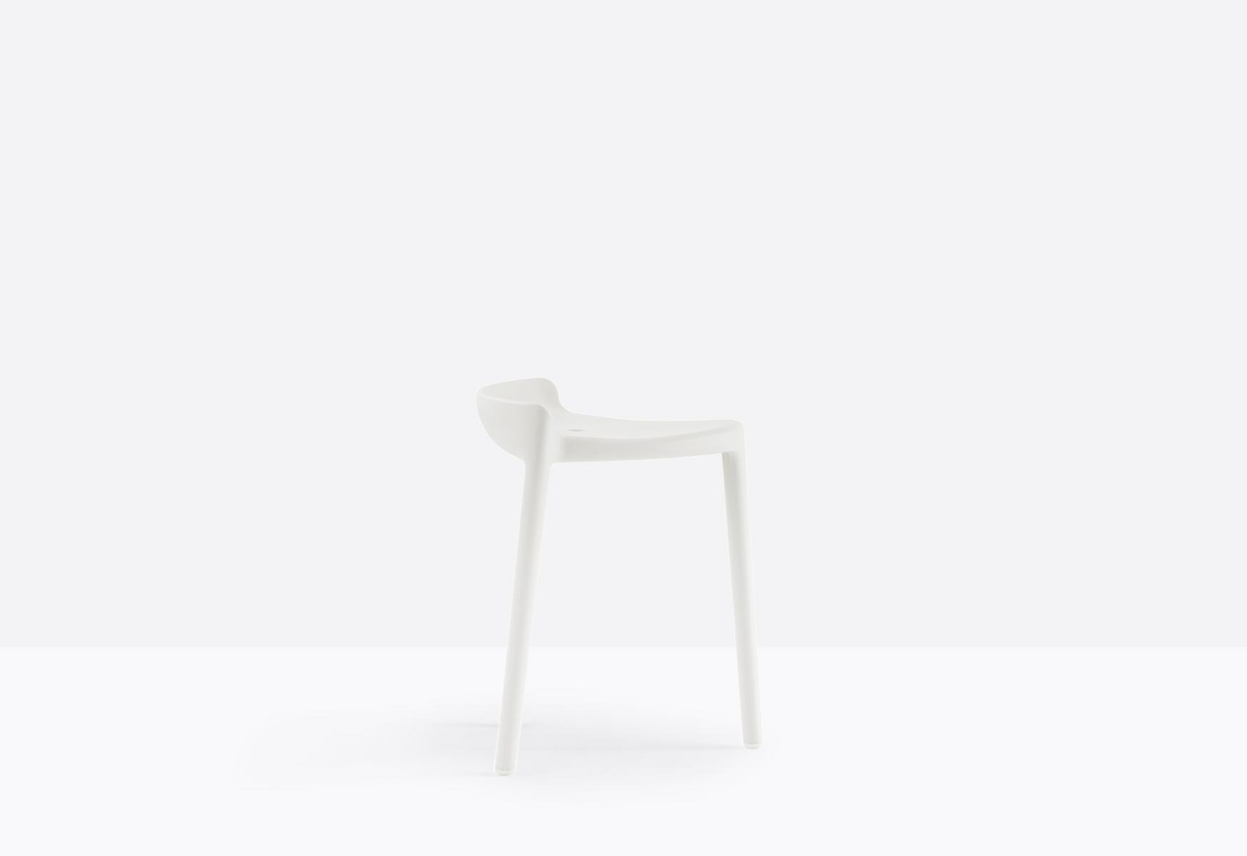 Low stackable stool | Happy 491 by Pedrali