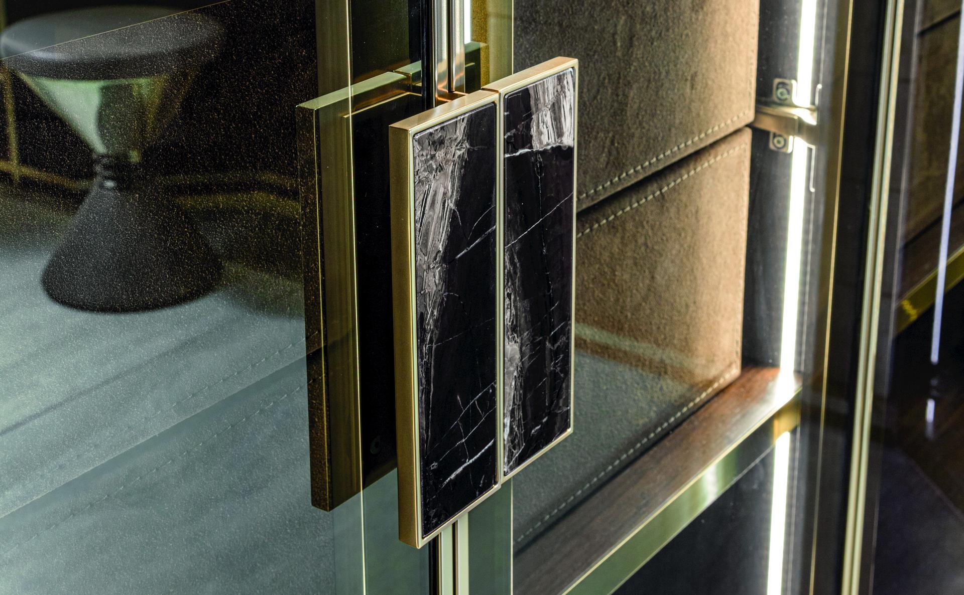 Modular wood walk-in closet | Atelier by Longhi