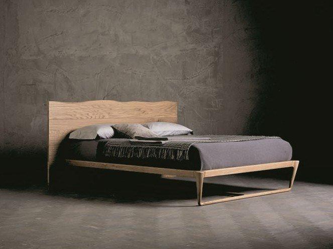 Solid wood double bed | Wood Ring 3 by Altacorte