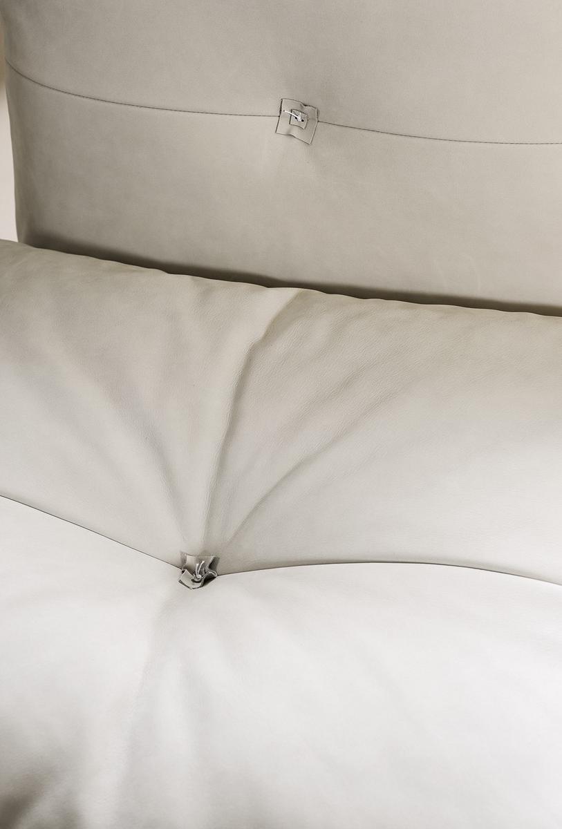 Swivel leather armchair | Milano by Baxter