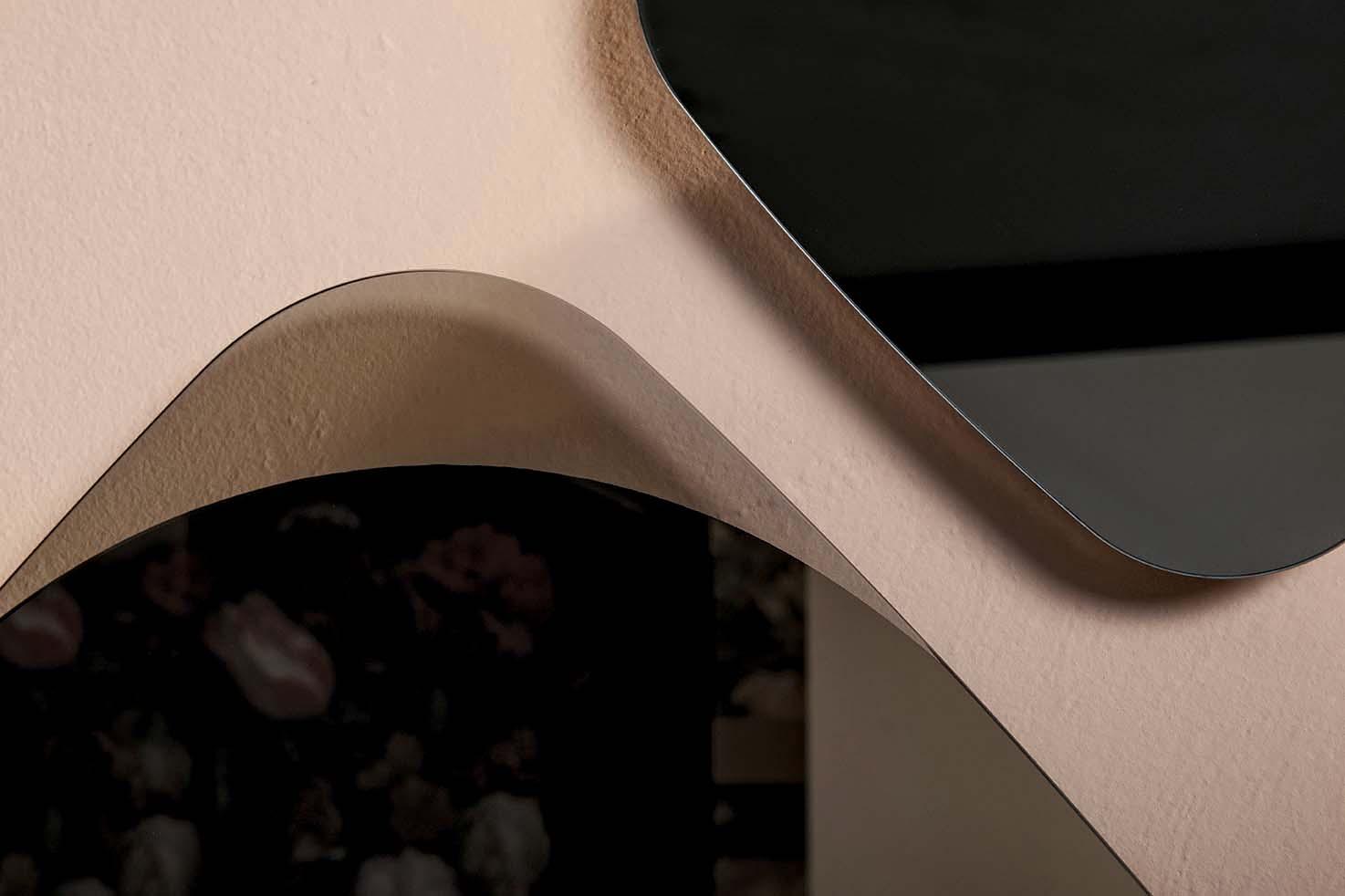 Wall-mounted glass mirror | Pynthon by Tonin Casa