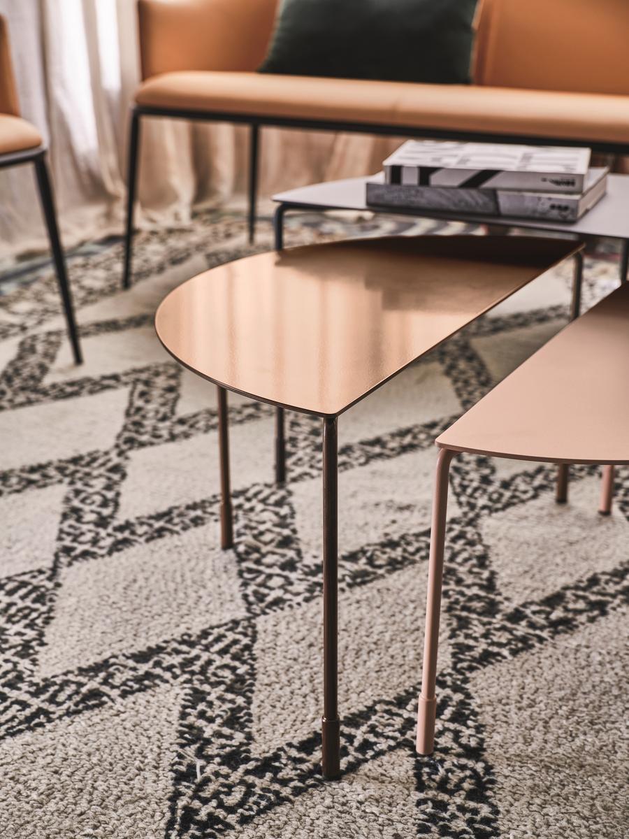 Painted metal coffee table | Hoodi by Midj